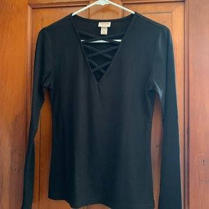 Fitted black long sleeve shirt